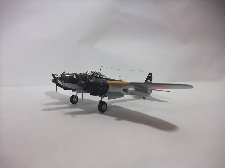 Amazon | 完成品 日本海軍双発爆撃機 銀河【ぎんが】72分の1サイズ